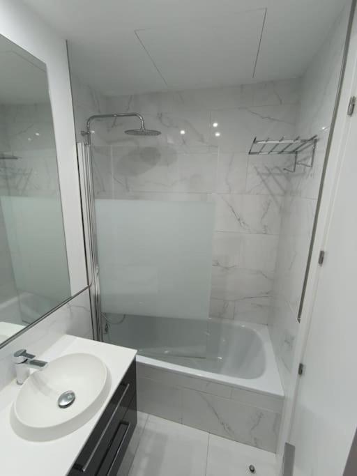 ¡Al Lado De La Clinica Oftalmologica Vega! Apartment โอเบียโด ภายนอก รูปภาพ
