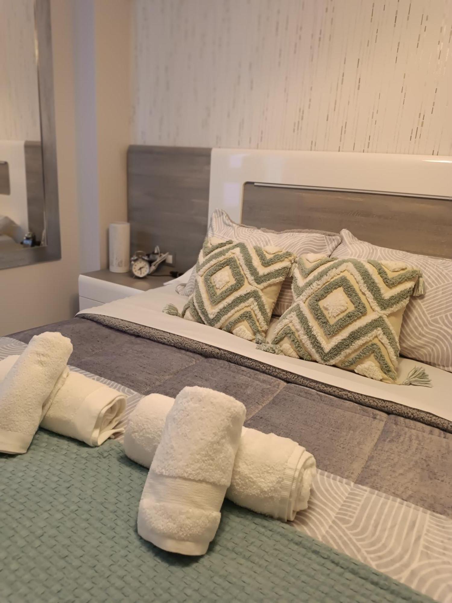¡Al Lado De La Clinica Oftalmologica Vega! Apartment โอเบียโด ภายนอก รูปภาพ